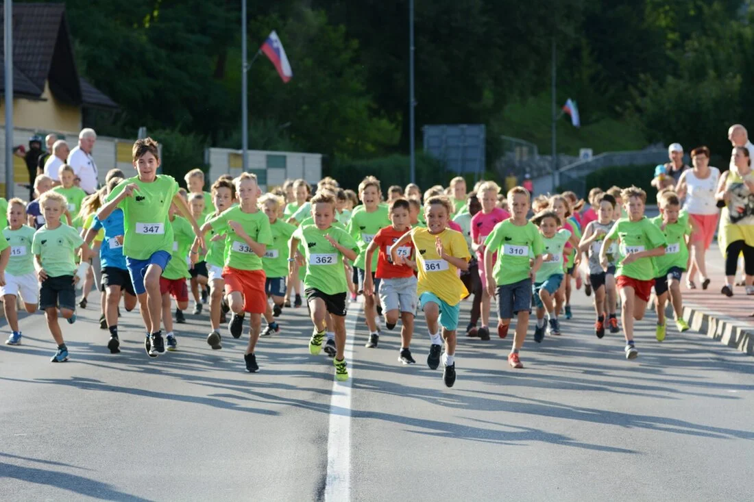 Tekmovalci na mestnem teku
